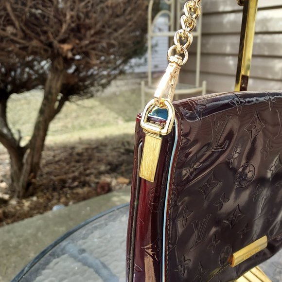 Altered crossbody - Picture 13 of 13